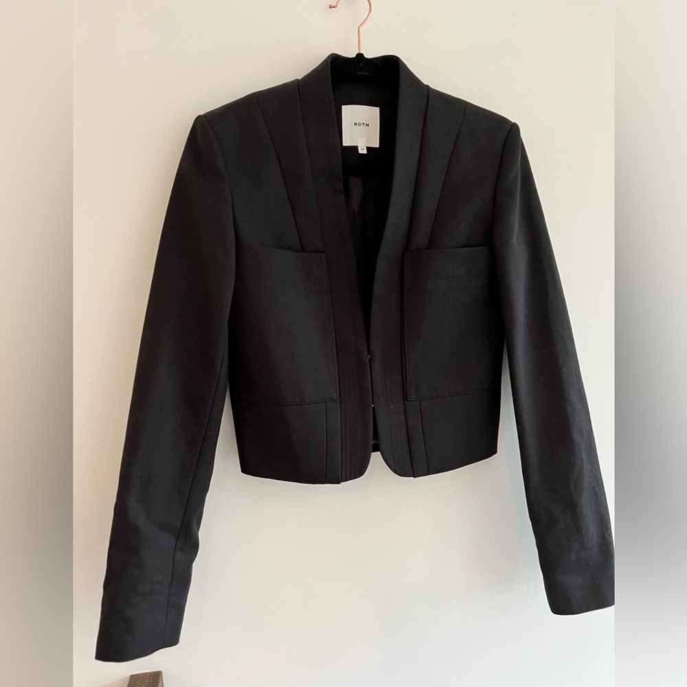 KOTN Women's Short-Waisted blazer in Black XS - Picture 1 of 10